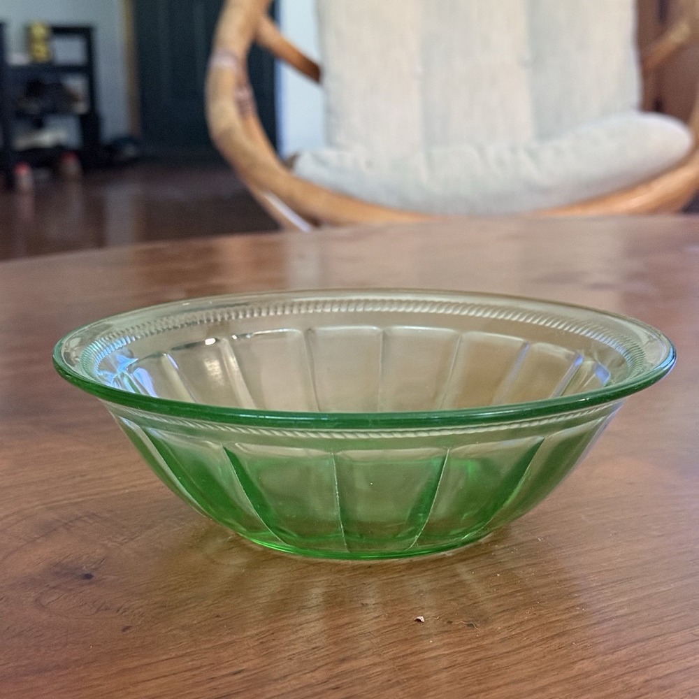 Vintage Uranium Glass Federal Glass Green Colonial Fluted Rope Fruit Bowl 7 3/4"